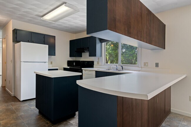 Building Photo - 3 or 4 Bed/ 3 1/2 bath