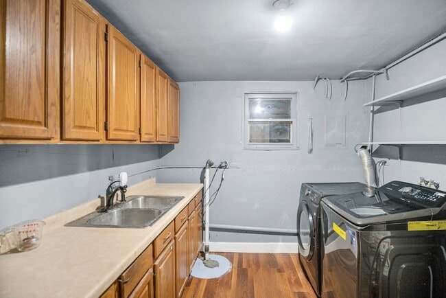 Building Photo - 7031 Glenwood Ln