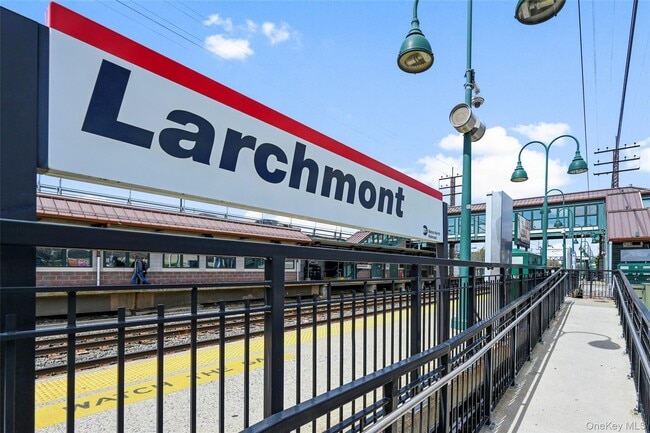 Building Photo - 5 Gerlach Pl