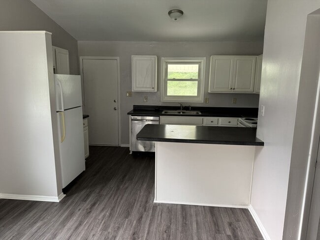 Building Photo - 109 Twin Wood Dr