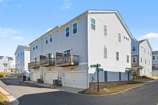 Building Photo - 4012 Yucca Aly