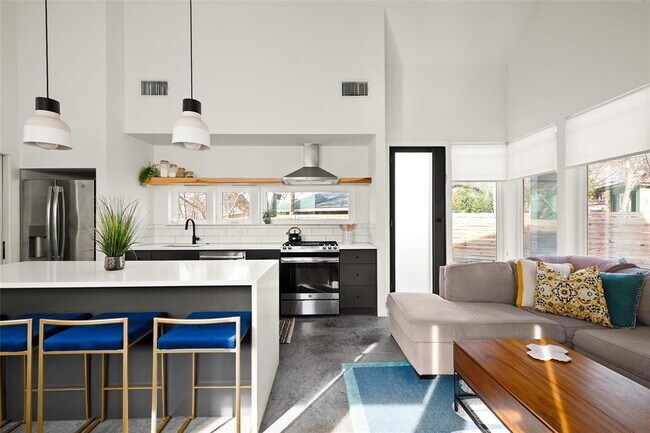 Building Photo - 902 Garden Villa Ct