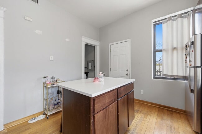 Building Photo - 3811 N Southport Ave