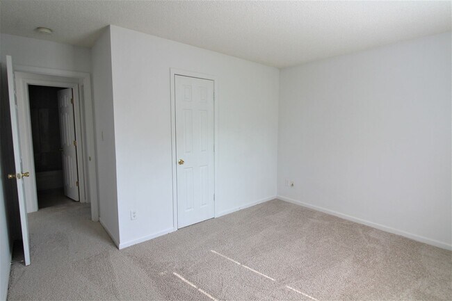 Building Photo - Charming 3-Bedroom Ranch Home in the Meriw...