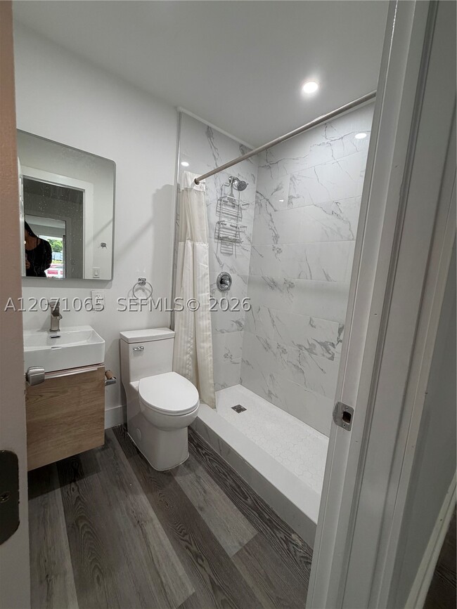 Building Photo - 706 F