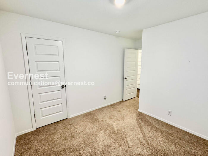 Building Photo - 707 N Dogwood Ave