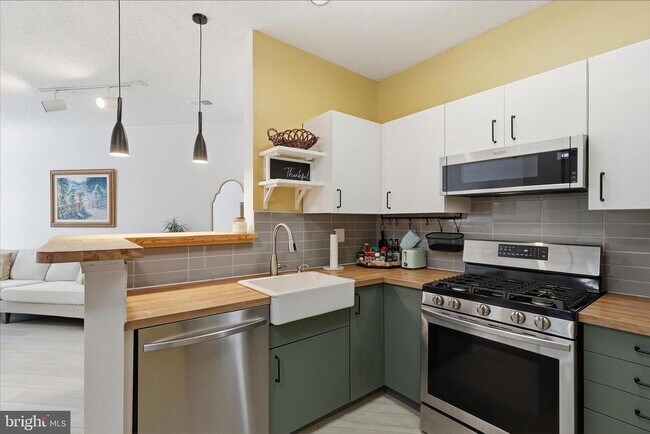 Building Photo - 14317 Climbing Rose Way