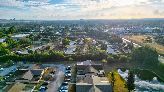 Building Photo - 4782 Sunny Palm Cir