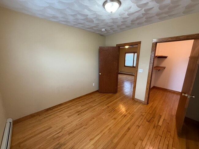 Building Photo - 132 Hall St