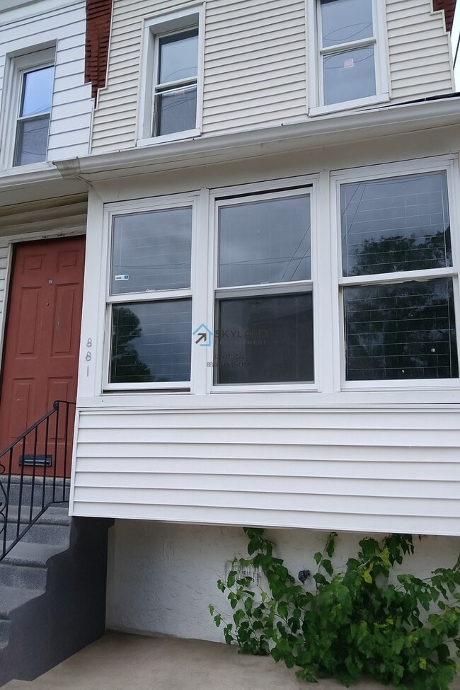 Building Photo - 881 N 46th St
