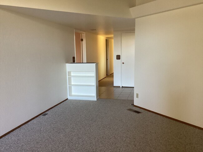 Building Photo - 271 Bowen Ave