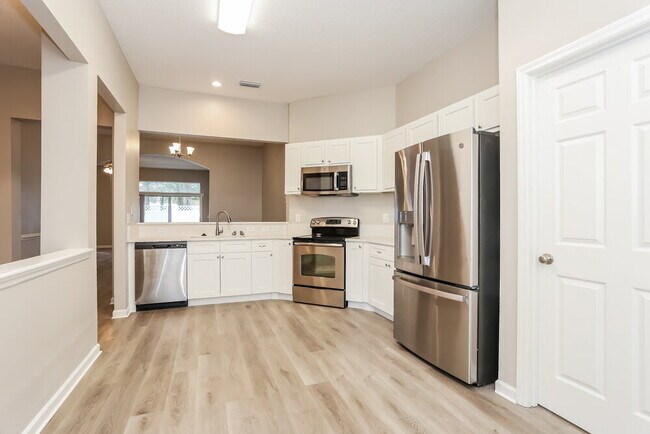 Building Photo - 10896 Campus Heights Ln