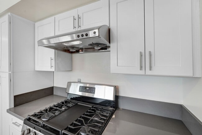 Building Photo - Beautifully rehabbed Highland Park Home!