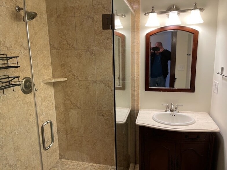 Building Photo - 712 Broad St