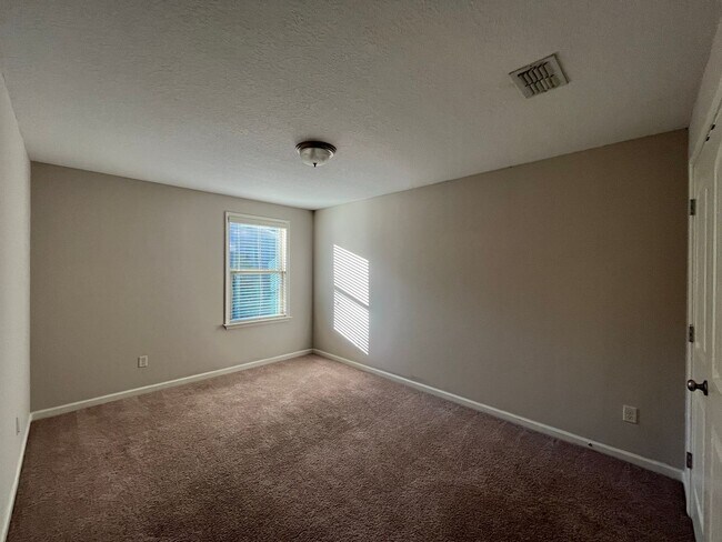 Building Photo - Fall in Love with Where You Live. Located in North Columbus