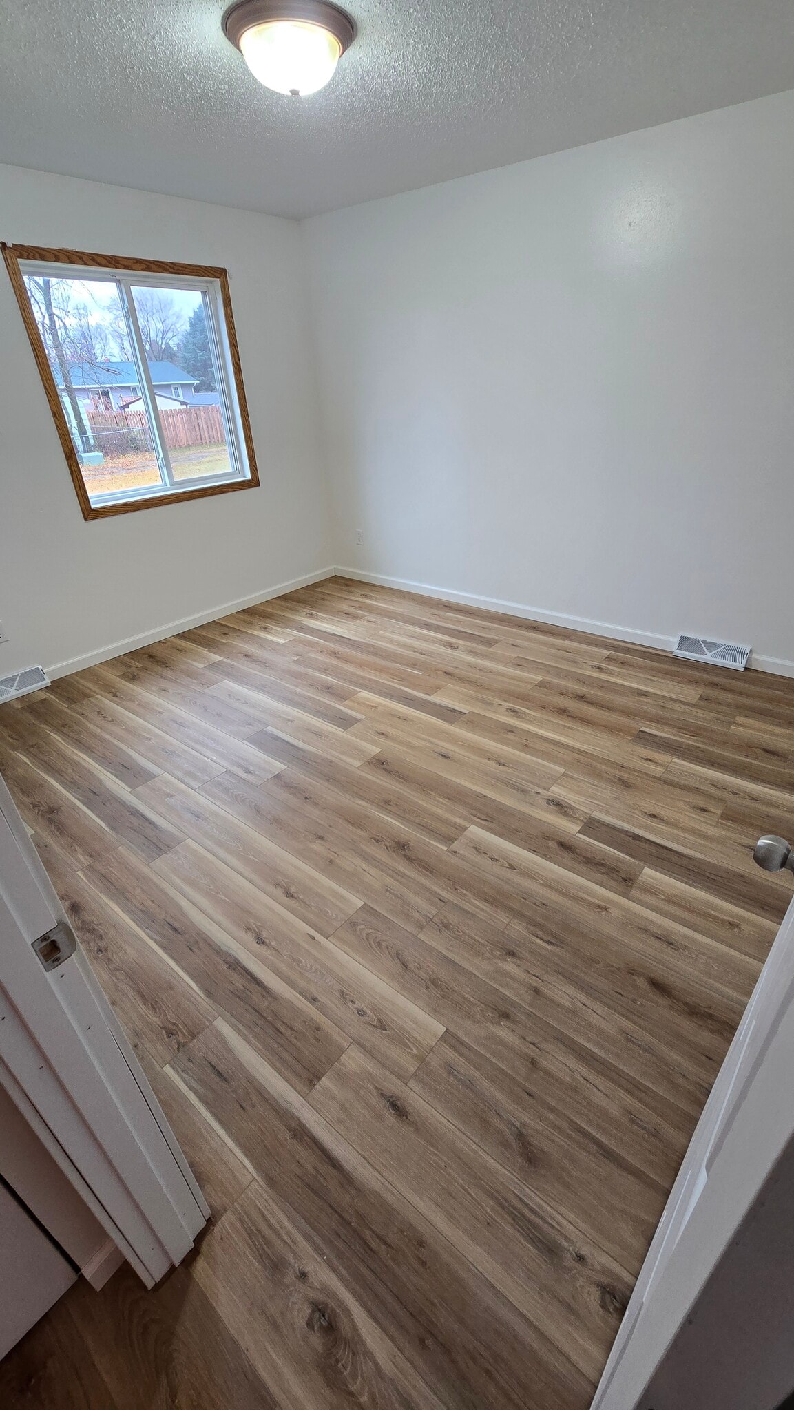 Building Photo - 563 4th St SE