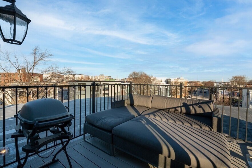 Building Photo - 5 Mohawk St