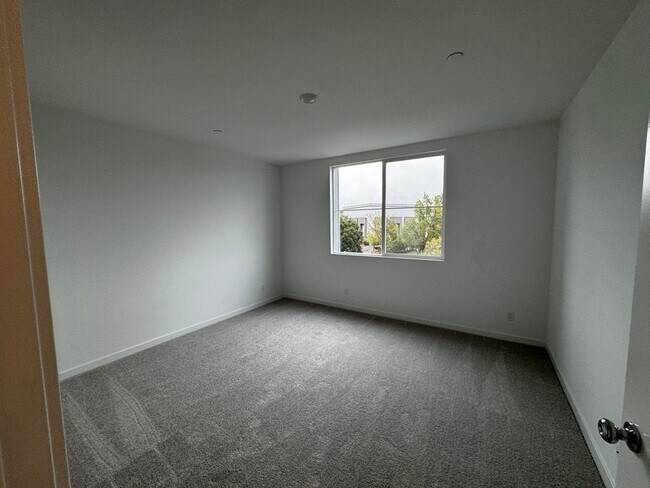 Building Photo - 4199 E Cir Paseo