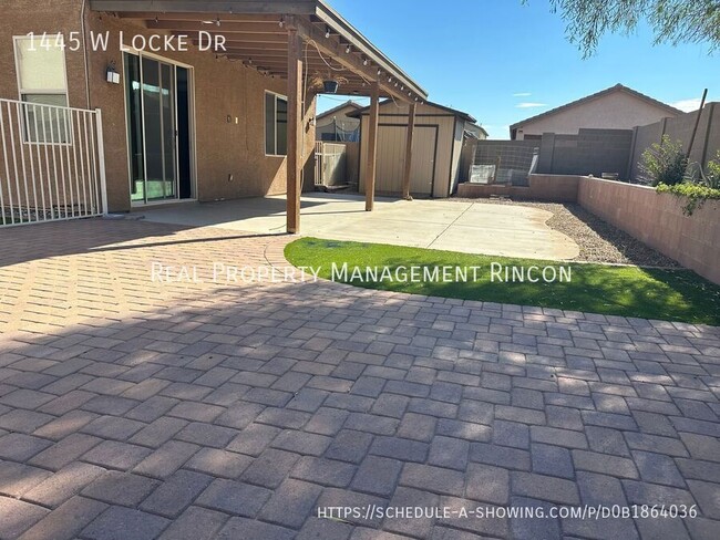 Building Photo - 1445 W Locke Dr