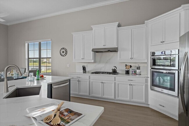 Building Photo - 834 Golden Bear Dr