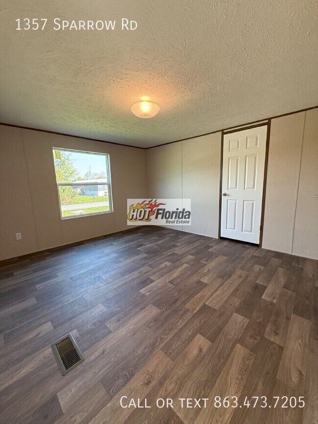 Building Photo - 1357 Sparrow Rd