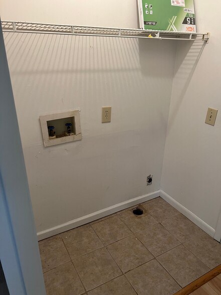 Building Photo - 110 Silas Ct