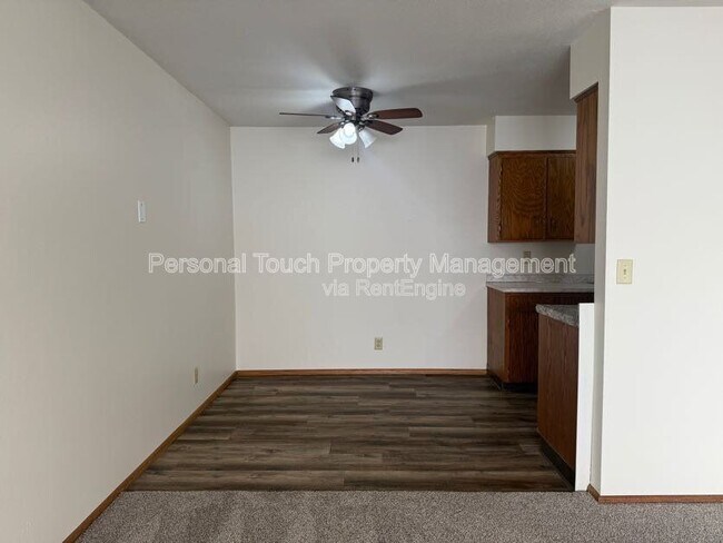 Building Photo - 301 6th St S