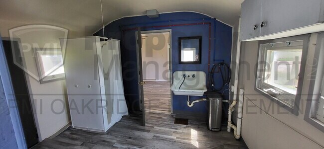 Building Photo - Country 3 Bedroom Apartment with Detached Garage