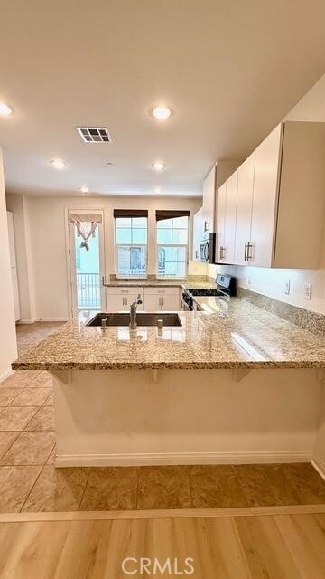 Building Photo - 904 N Primrose Ln
