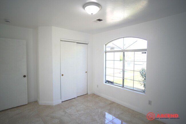 Building Photo - Darling Home in SW!