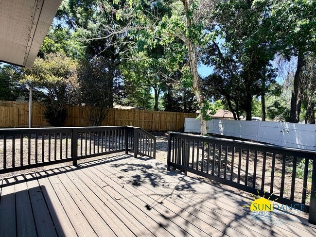 Building Photo - Fully Renovated Cul-de-sac Corner Lot Home in Fort Walton Beach!