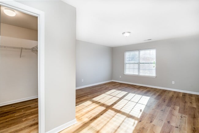 Building Photo - Spacious 5-Bed, 3.5-Bath Residence with 4,003 Sqft, Master on 1st Floor, Elegant Design, & Versat...