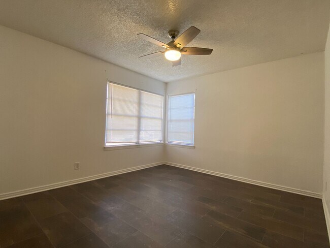Building Photo - Single Family Home