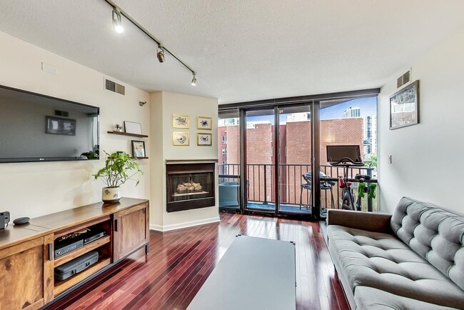 Building Photo - 1309 N Wells St