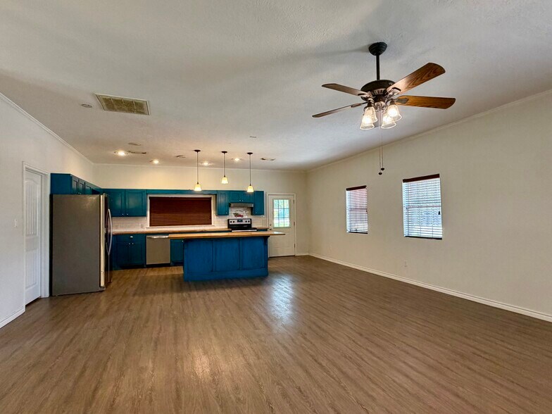 Building Photo - 6498 Verde St