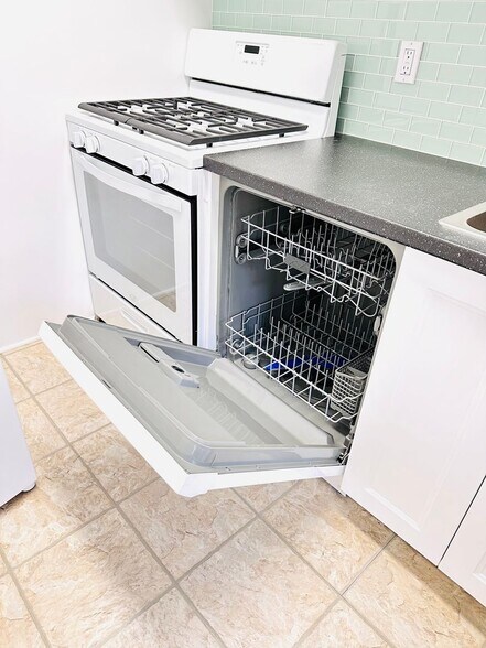 Building Photo - 8804 Bradford Rd