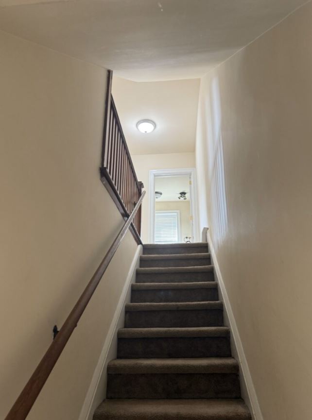 Building Photo - 405 Maple Ave