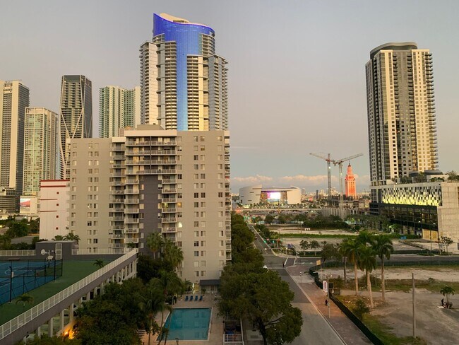 Building Photo - 850 N Miami Ave