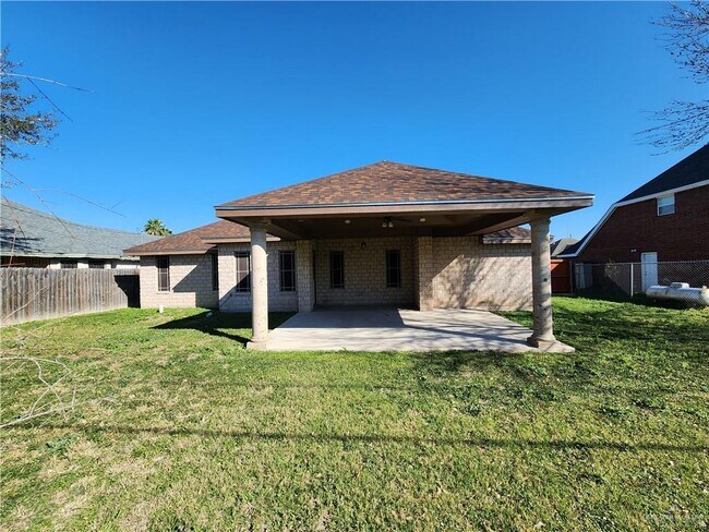 Building Photo - 15 Loma Linda Cir S