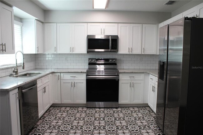 Building Photo - 840 Susan Dr