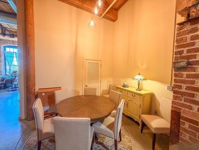 Building Photo - 400 Mills Ave