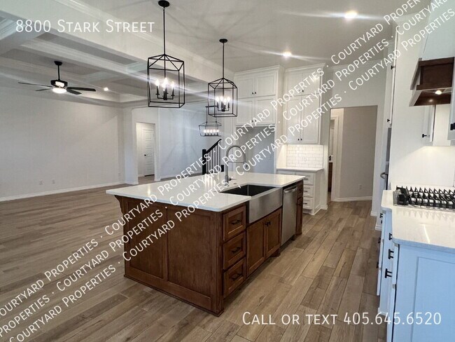 Building Photo - 8800 Stark St