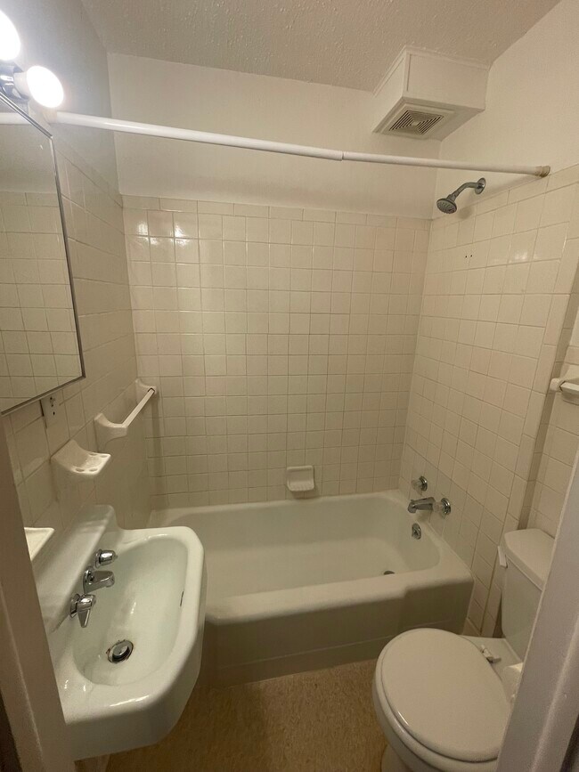 Building Photo - Courthouse View Apartments