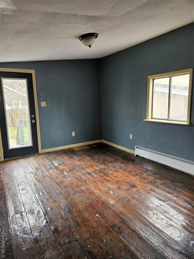 Building Photo - 42 Barcelow St