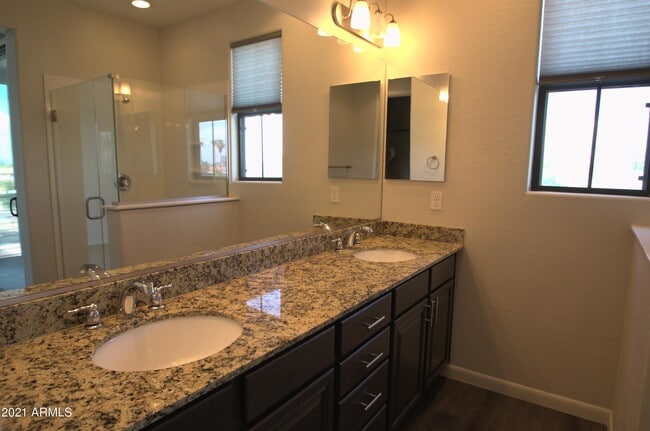 Building Photo - 2090 S Dorsey Ln