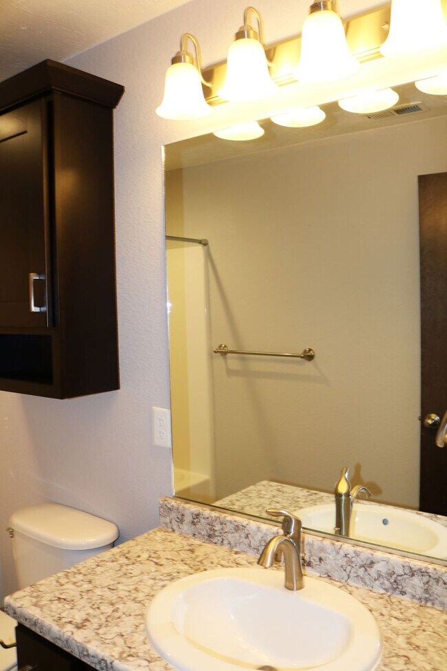 Building Photo - Must-See Townhome Built in 2019!