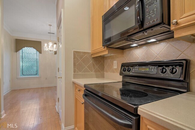 Building Photo - 5415 Northland Dr