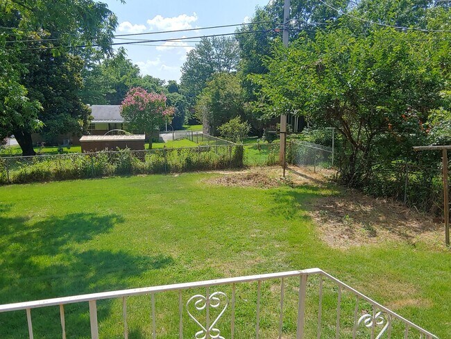 Building Photo - 7 Cliffwood Cir