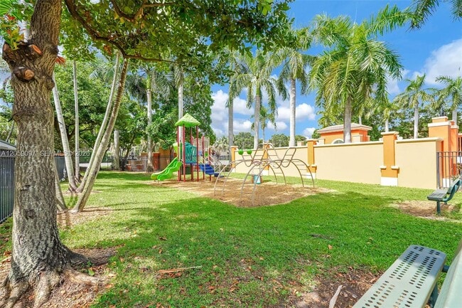 Building Photo - 2641 SW 120th Terrace