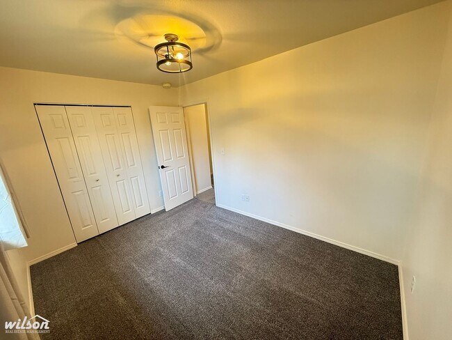 Building Photo - West Valley Rental – 2 Bed, 2 Bath, Large Living Area